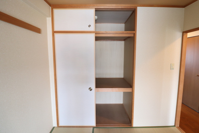 収納　押入