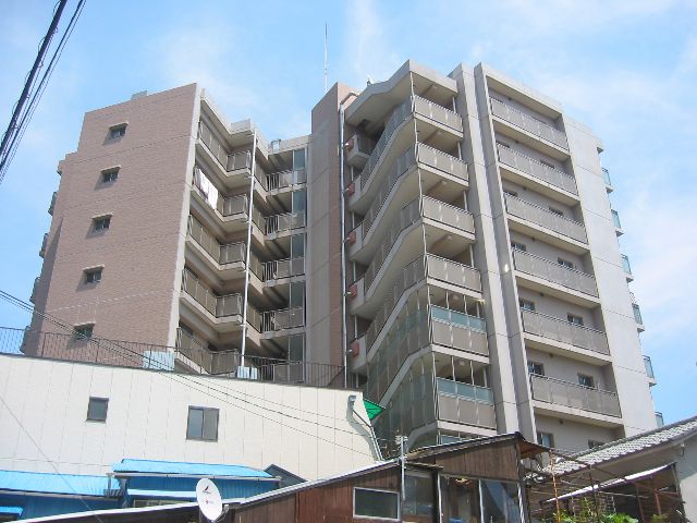 神戸市灘区岩屋北町のマンションの建物外観
