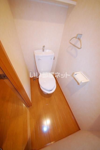 【E.POPULAR　IIのトイレ】