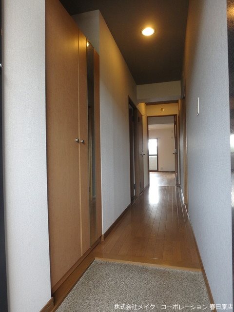 玄関　写真は同型タイプ