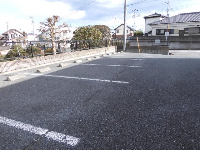 【クレスト・ｙ(ワイ)　Ａ棟の駐車場】