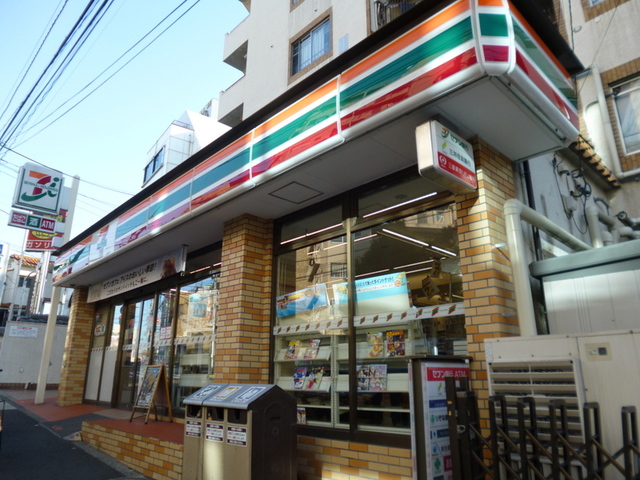 【新宿区原町のマンションのコンビニ】