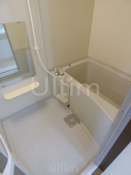 バス・シャワールーム　※同タイプの他のお部屋です