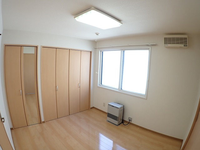 その他　洋室５．６帖のお部屋です