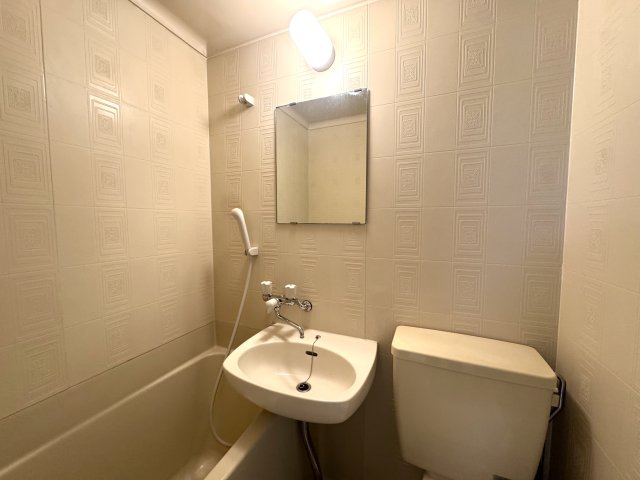 洗面設備　浴室内に洗面台付き！