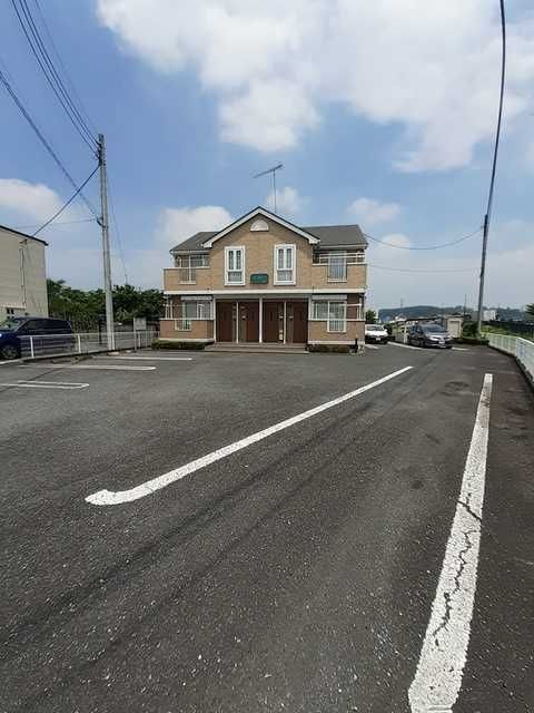 【比企郡小川町大字青山のアパートの駐車場】