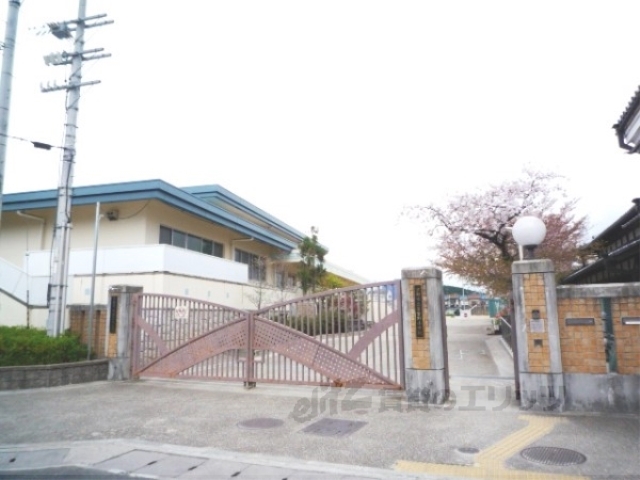 【京都市右京区常盤窪町のマンションの小学校】