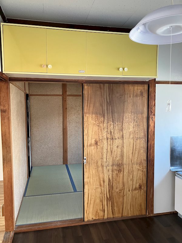 収納　キッチン吊戸棚