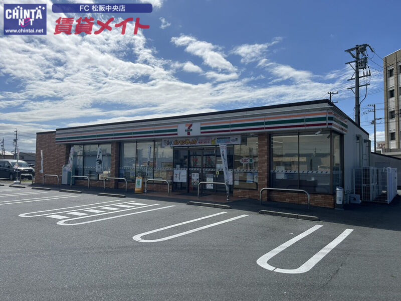 コンビニ　セブンイレブン松阪荒木町店（コンビニ）まで455m