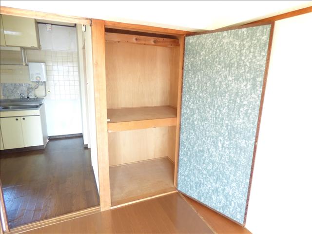 収納　奥行きのある押入れです。