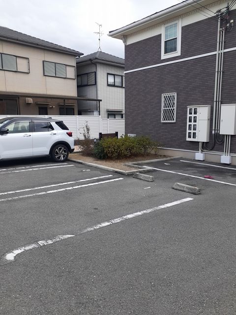 【泉南市新家のアパートの駐車場】