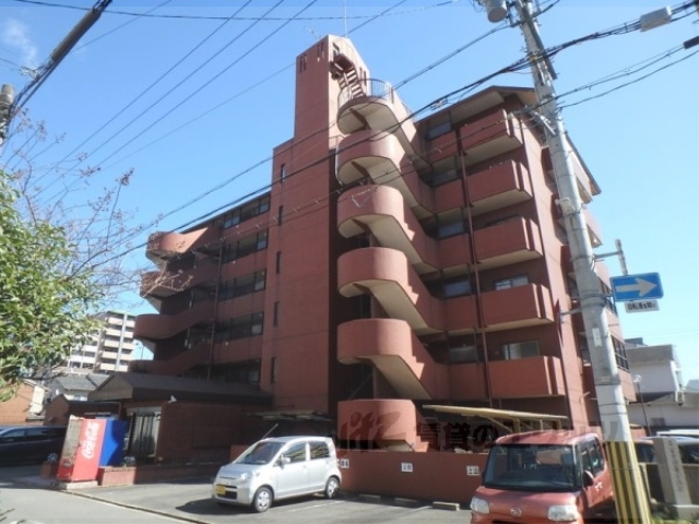 京都市下京区西七条南衣田町のマンションの建物外観