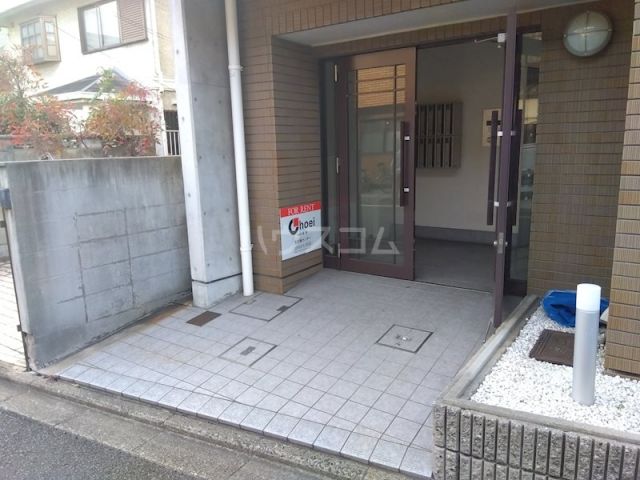 【京都市北区衣笠高橋町のマンションのエントランス】