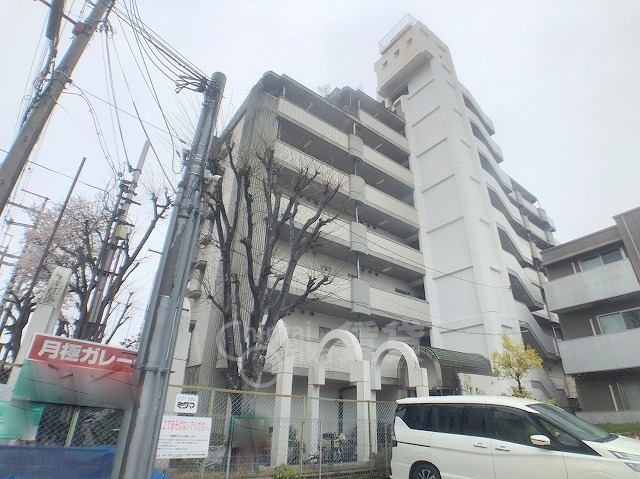 大阪市淀川区十八条のマンションの建物外観