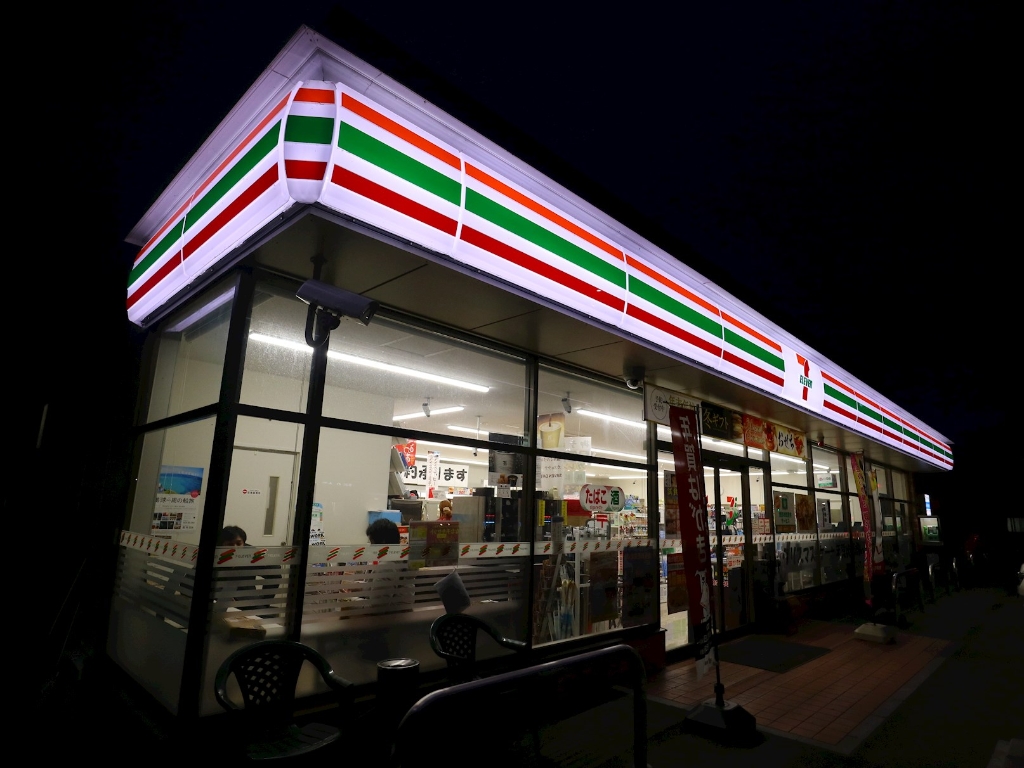 コンビニ　セブンイレブン 岡垣海老津店（コンビニ）まで385m