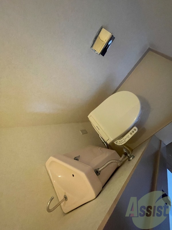 トイレ　トイレは綺麗でウォッシュレットも付いて快適にお使い頂けます。