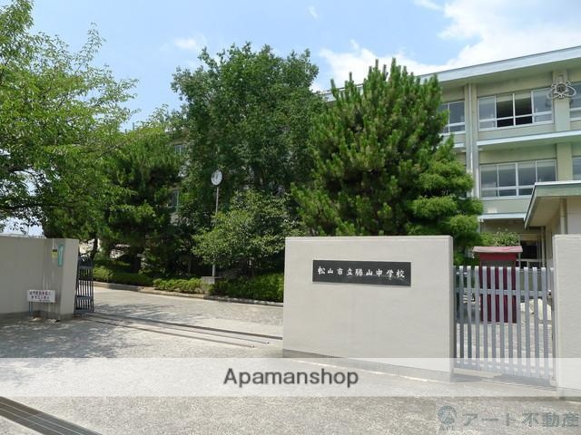 中学校　勝山中学校（中学校）まで570m