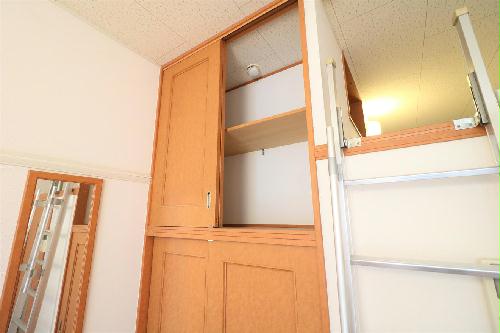 収納　上下に豊富なクローゼットや収納スペースを確保！