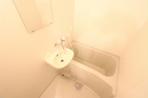 バス・シャワールーム　浴室乾燥機で雨や雪の日でもらくらくお洗濯！