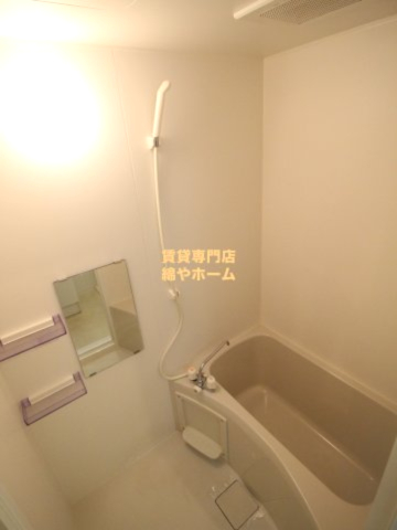 バス・シャワールーム　落ち着いた空間のお風呂です