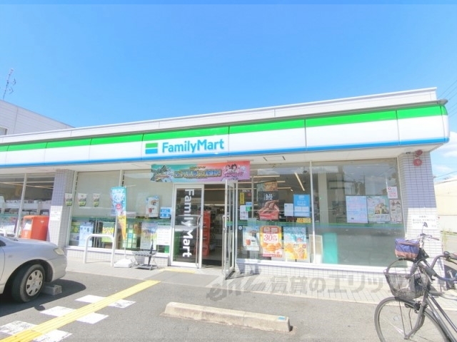 コンビニ　ファミリーマート枚方長尾家具町（コンビニ）まで350m