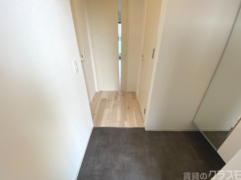 玄関　玄関を一歩入ると・・・こんな感じです。