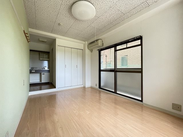 居室・リビング　同マンション別部屋