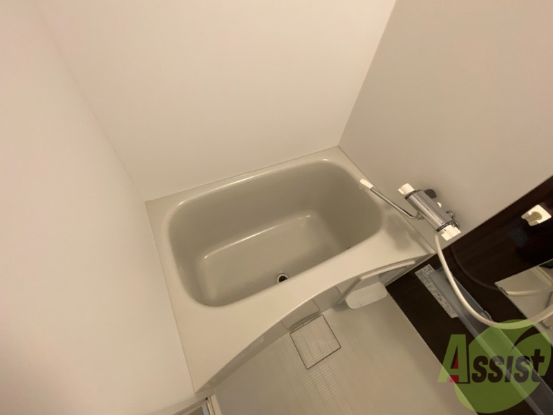 バス・シャワールーム　新しく清潔感のあるお風呂です。ごゆっくりどうぞ。