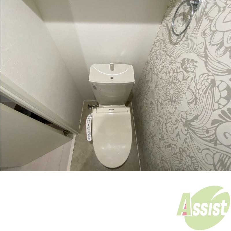 トイレ　花柄の壁紙が可愛らしい！トイレがお気に入りの場所になるかも！