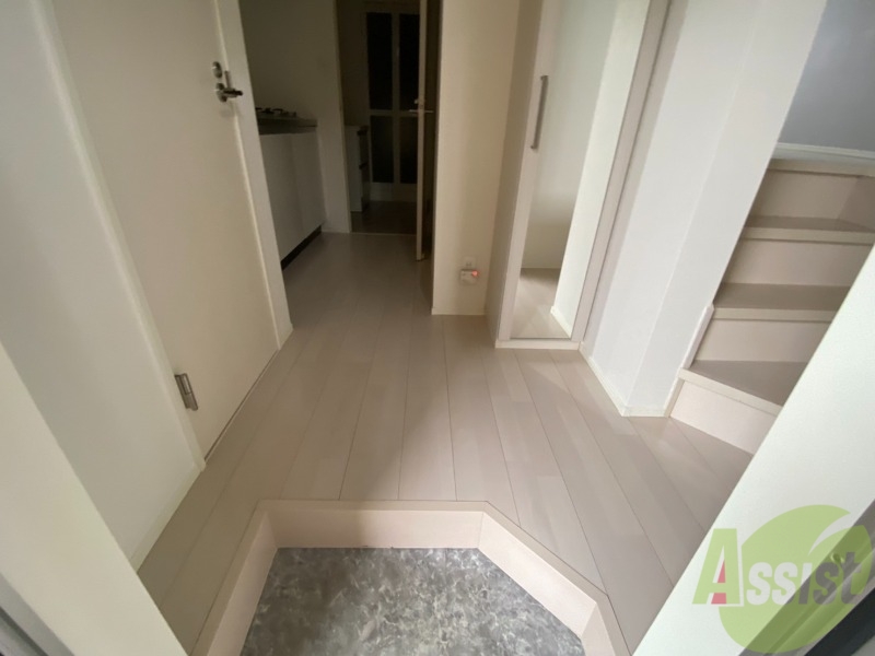 玄関　玄関入るとこんな感じです。想像できますか。