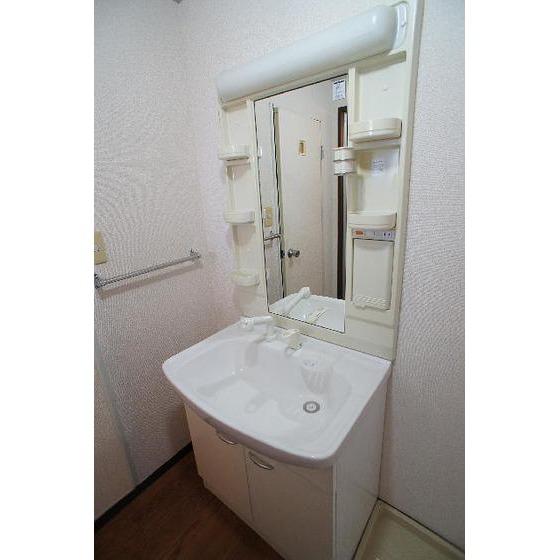 洗面設備　シャワー付き洗面台