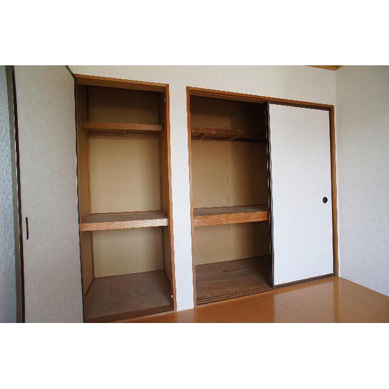 収納　洋室６帖　押入れ