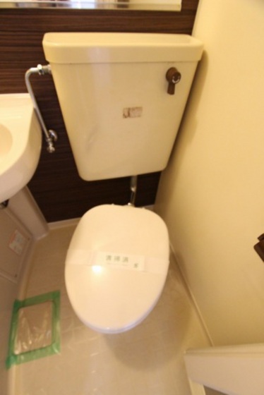 トイレ　※掲載写真は同マンション別部屋参考写真となります。