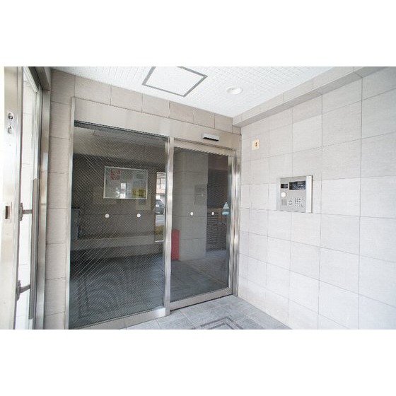 その他　共用エントランスにはオートロックあり