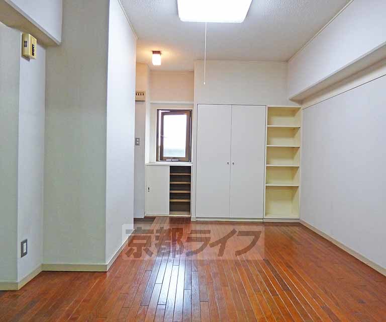 居室・リビング　広々とした室内です。