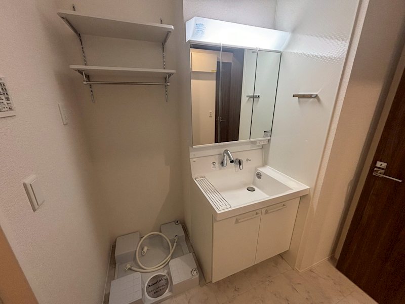 洗面設備　※写真は102号室です。