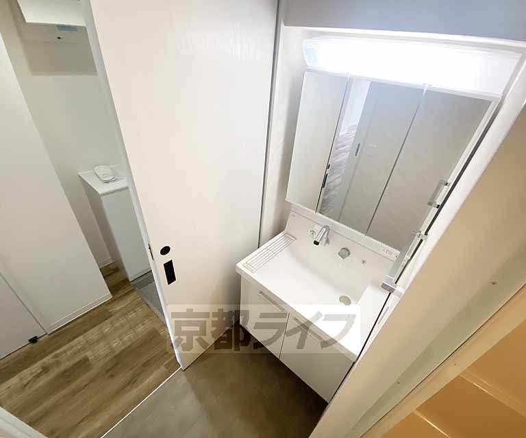 洗面設備　独立洗面台です。