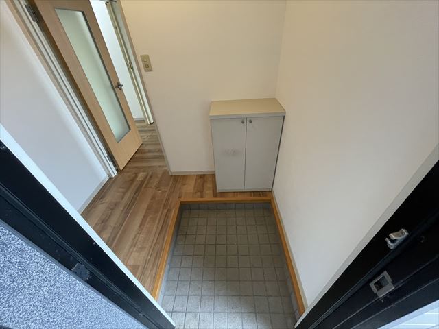玄関　※同建物別部屋の写真になります。