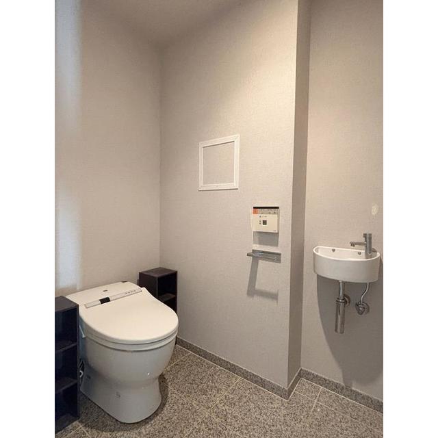 トイレ　※写真は同タイプ住戸です。