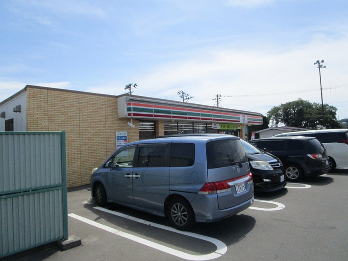 コンビニ　セブンイレブン（コンビニ）まで473m