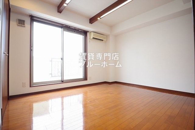 居室・リビング　洋室7帖の東向き日当たり良好！