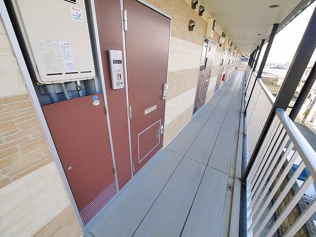 エントランス　玄関前