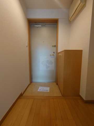 玄関　ラグジュアリーアパートメント砧