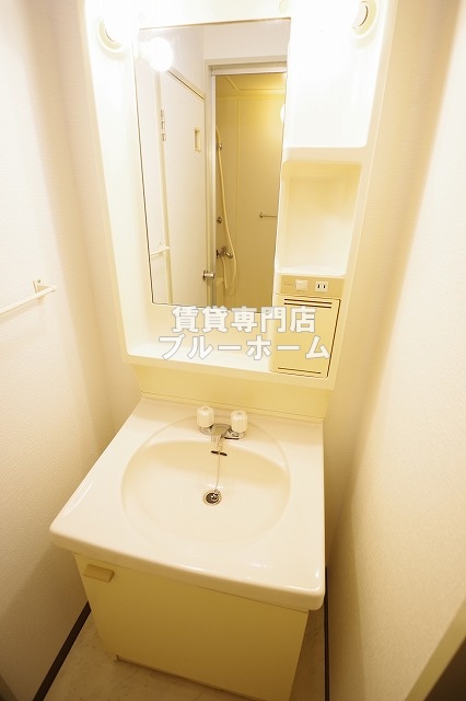 洗面設備　洗面所も収納豊富！