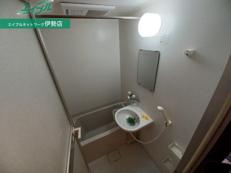 バス・シャワールーム　同物件別室の画像です