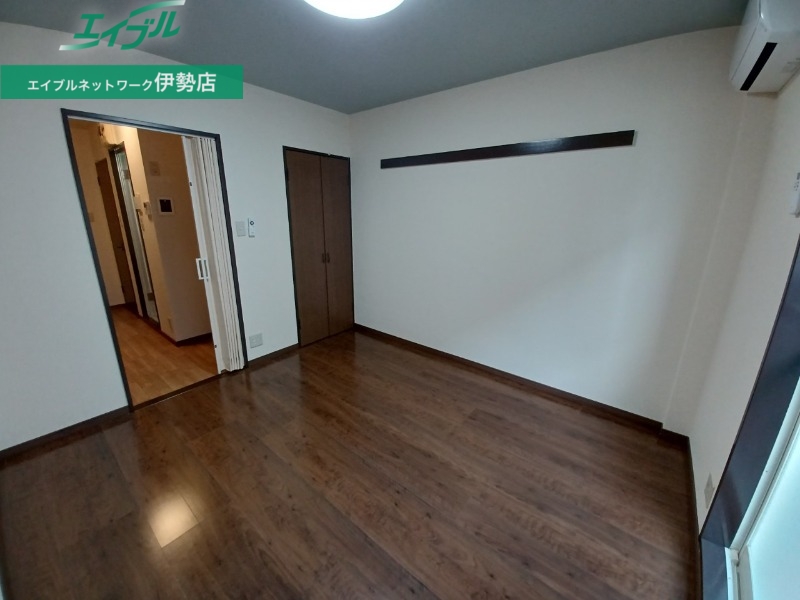 居室・リビング　同物件別室の画像です