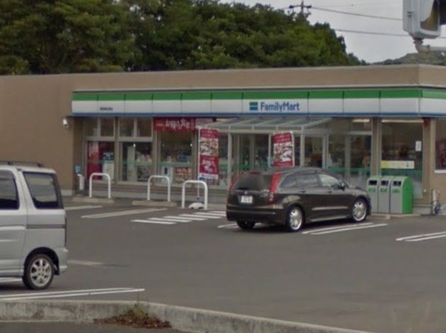 コンビニ　ファミリーマート 御前崎佐倉店（コンビニ）まで500m