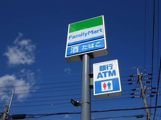コンビニ　ファミリーマート（コンビニ）まで420m