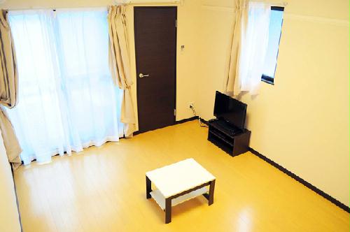 居室・リビング　8畳で広々しています