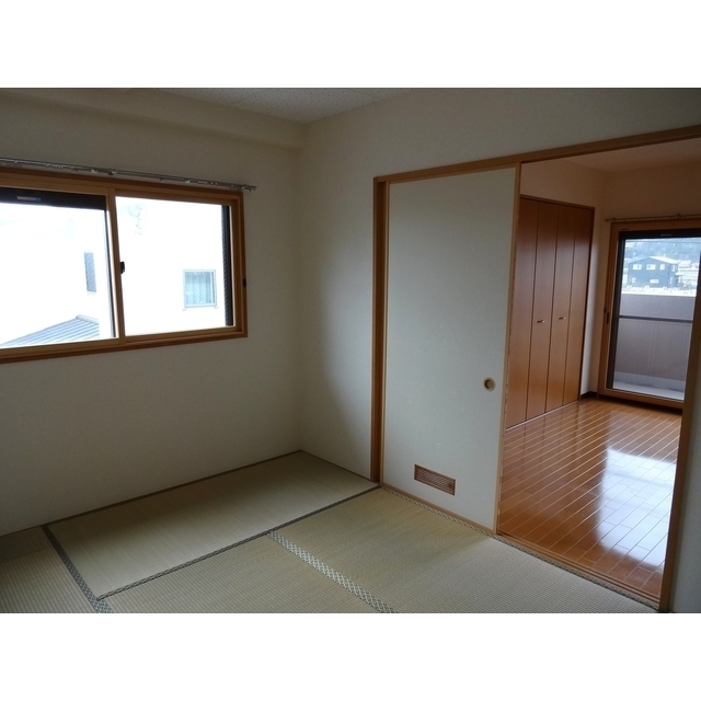 その他部屋・スペース　和室　角部屋のみ窓があります